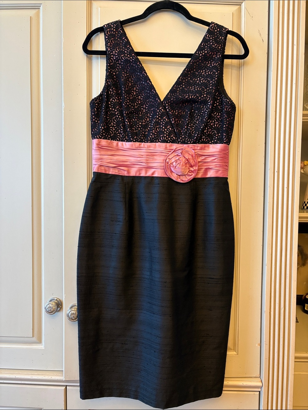 Kay Unger Size 8 Sleeveless Black Dress with Pink Sash and Floral Bodice.